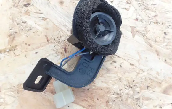 Subaru Legacy Front door high frequency speaker