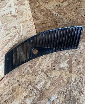 Mercedes-Benz W123 Bonnet/hood grill 1238360165