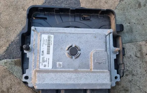 Citroen C3 Engine control unit/module ECU 9817335080 9800913080