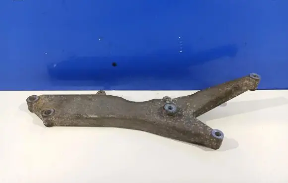 Volvo XC60 Generator/alternator bracket 6G9N6028AB