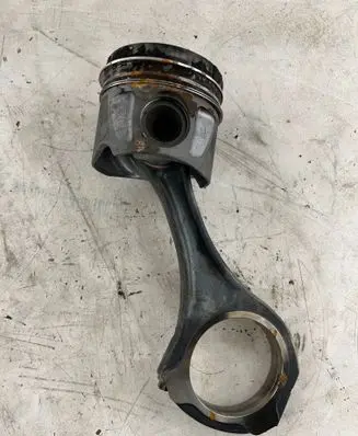 Mercedes-Benz Sprinter W906 Piston with connecting rod 8370