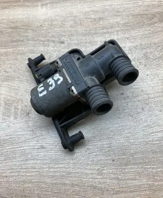 BMW 5 E39 Coolant heater control valve 8379921 1147412154