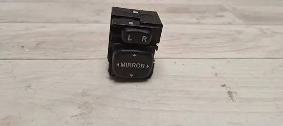 Toyota Corolla Verso AR10 Wing mirror switch 183574