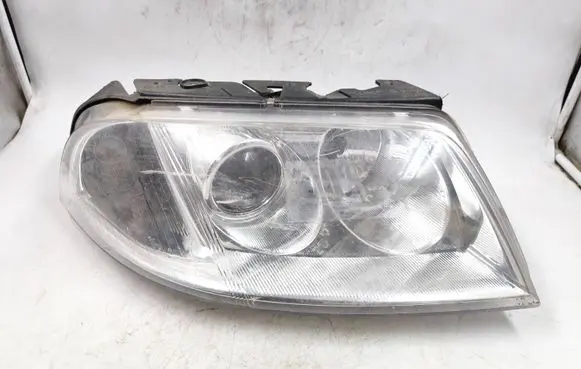 Volkswagen PASSAT B5.5 Headlight/headlamp 3019310
