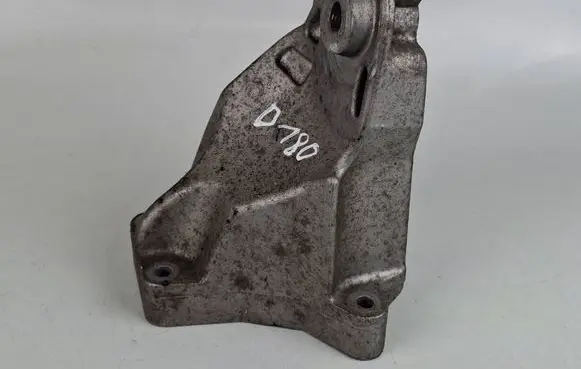 Mercedes-Benz GLK (X204) Engine mounting bracket A6422233504