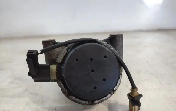 Engine mount bracket