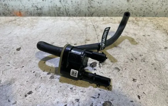 Ram 1500 Breather valve 04627694AB
