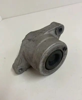 Maserati Ghibli Engine mount bracket 06700048700