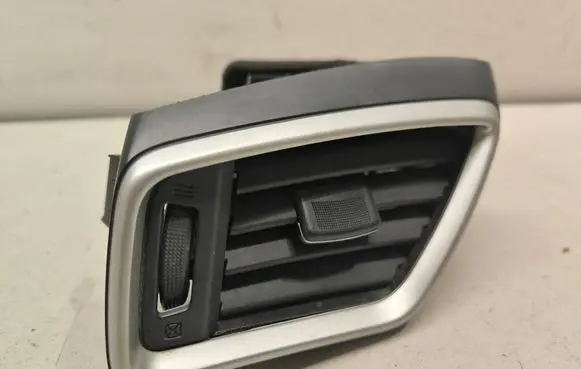 Nissan X-Trail T32 Dashboard side air vent grill/cover trim 687614BA0A