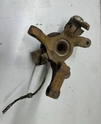 Mercedes-Benz Vito Viano W638 Front wheel hub 3320224