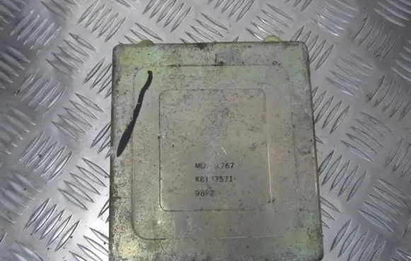 Mitsubishi Galant Engine control unit/module k8t77571