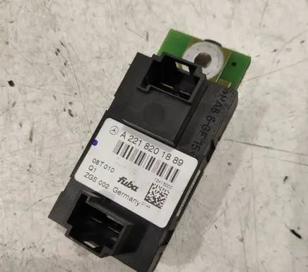Mercedes-Benz S W221 Aerial antenna amplifier A2218201889