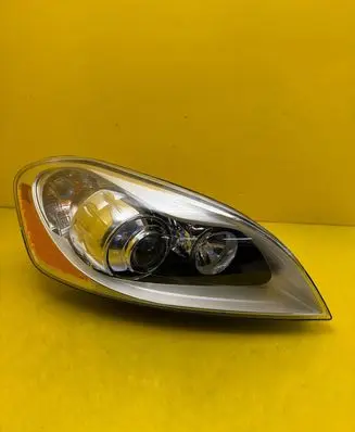 Volvo S60 Headlight/headlamp 30763136