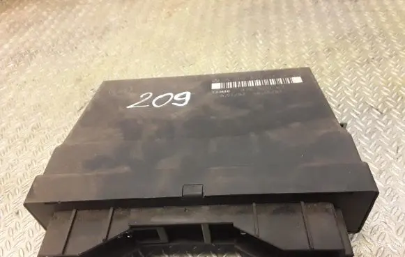 Mercedes-Benz CLK A209 C209 Central body control module 2098200326 A2098200326