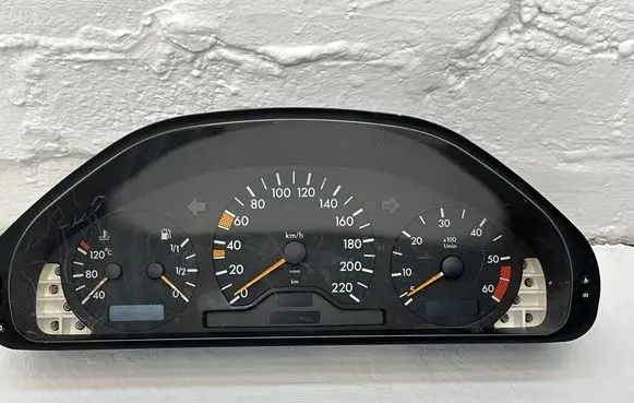Speedometer (instrument cluster)