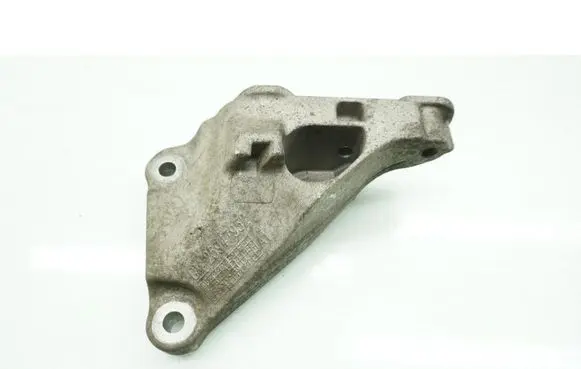 Engine mount vacuum valve