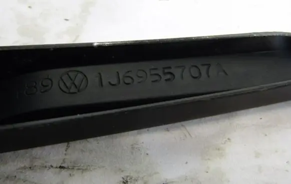 Seat Ibiza II (6k) Rear wiper blade arm 1J6955707A