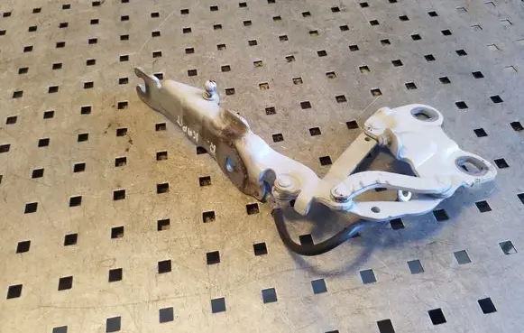 Engine bonnet/hood hinges