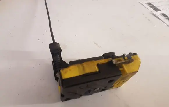 Volvo V70 Front door lock 30663041