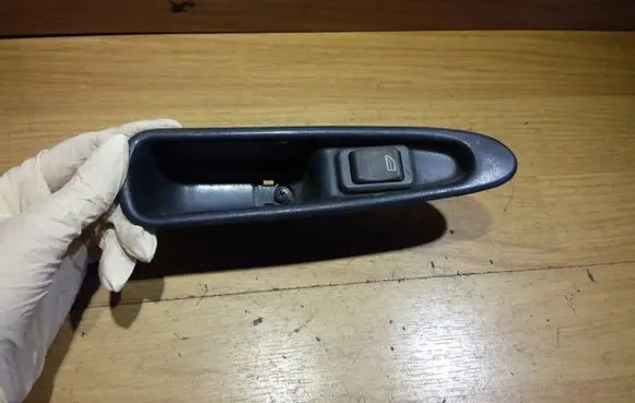 Volvo S40, V40 Electric window control switch 883328