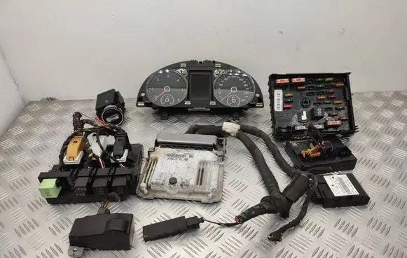 Volkswagen PASSAT B7 Engine ECU kit and lock set 03L907309AE 0281017946 3C0937125A