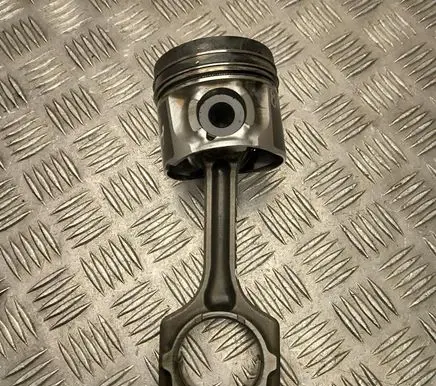 Honda CR-V Piston with connecting rod 13020RMAE00
