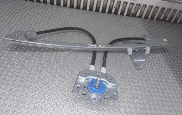 Rear door manual window regulator