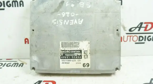 Toyota Avensis T250 Engine control unit/module 8966105960
