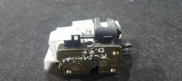 Renault Megane I Front door lock