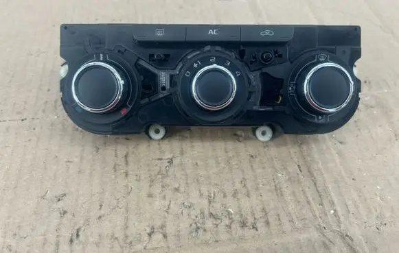 Skoda Superb B6 (3T) Climate control unit 3T0820047R 5HB00975240