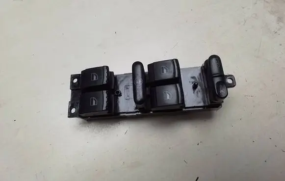 Volkswagen PASSAT B5 Electric window control switch 1J4959857B 03755030
