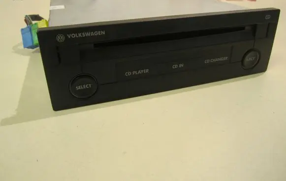 Volkswagen PASSAT B5.5 CD/DVD changer FA05717