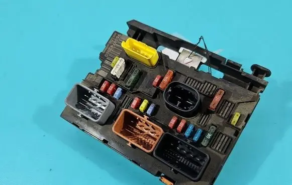 Peugeot 307 Central body control module 9659742080 IMPRK1565650