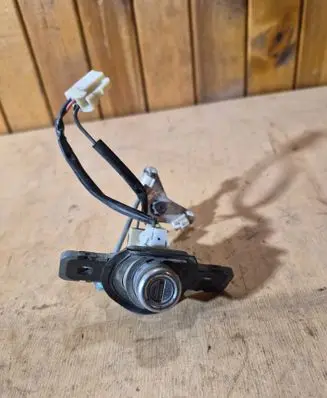 Mazda 323 Tailgate exterior lock 