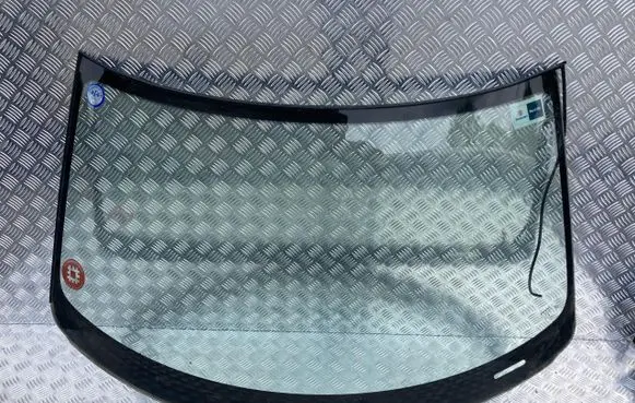 Suzuki Swift III Front windscreen/windshield window PK11514