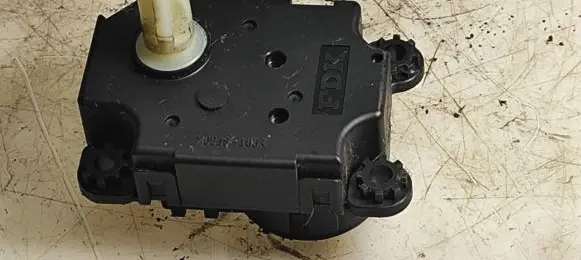 Mitsubishi Lancer VIII Air flap motor/actuator CSA512T010 89Y1A VHB3030005A