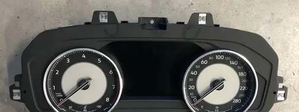 Volkswagen Touareg III Speedometer (instrument cluster) 1031060201