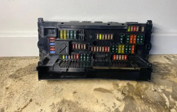BMW 7 F01 F02 F03 F04 Fuse module 9210861 921086101 117033442D