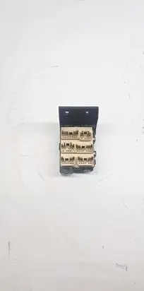 Toyota Avensis T250 Fuse module 8273405030