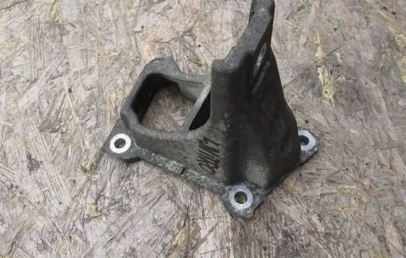 Dodge Nitro Engine mount vacuum valve 