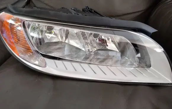 Volvo XC70 Headlight/headlamp 31214352