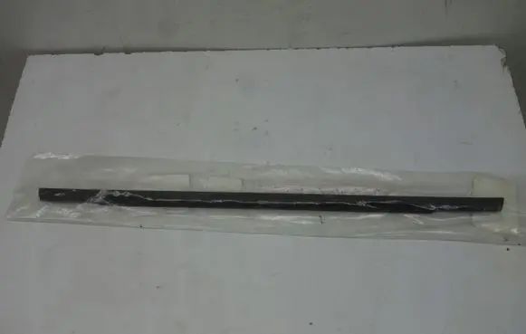 Opel Crossland X Rear door glass trim molding 39124059