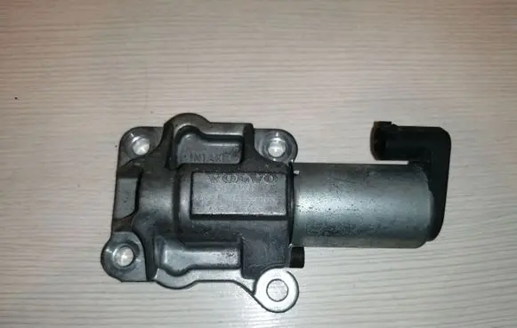 Volvo XC90 Camshaft vanos timing valve 8670421