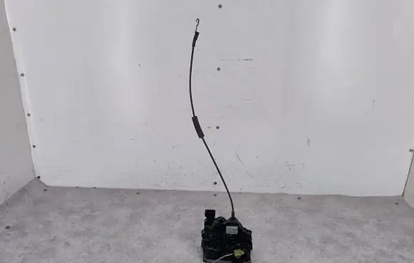 Opel Corsa D Front door lock 13258274