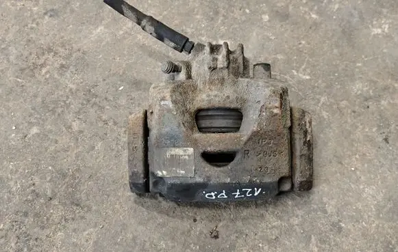 Peugeot 5008 Front brake caliper P203