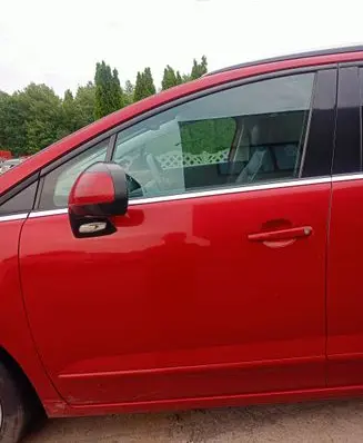 Peugeot 5008 Front door trim (molding) 