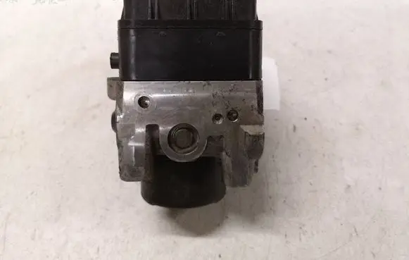 Toyota Avensis Verso ABS Pump 4451044110 8954144130 1338000180
