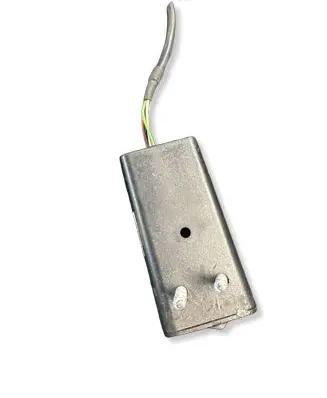 Volkswagen Golf III Fuel tank opening switch DE802054