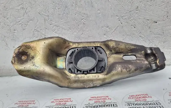 Volkswagen PASSAT B5 Clutch release arm fork 012141719B