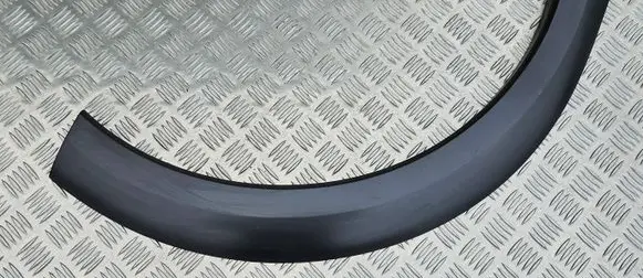 Rear fender molding trim